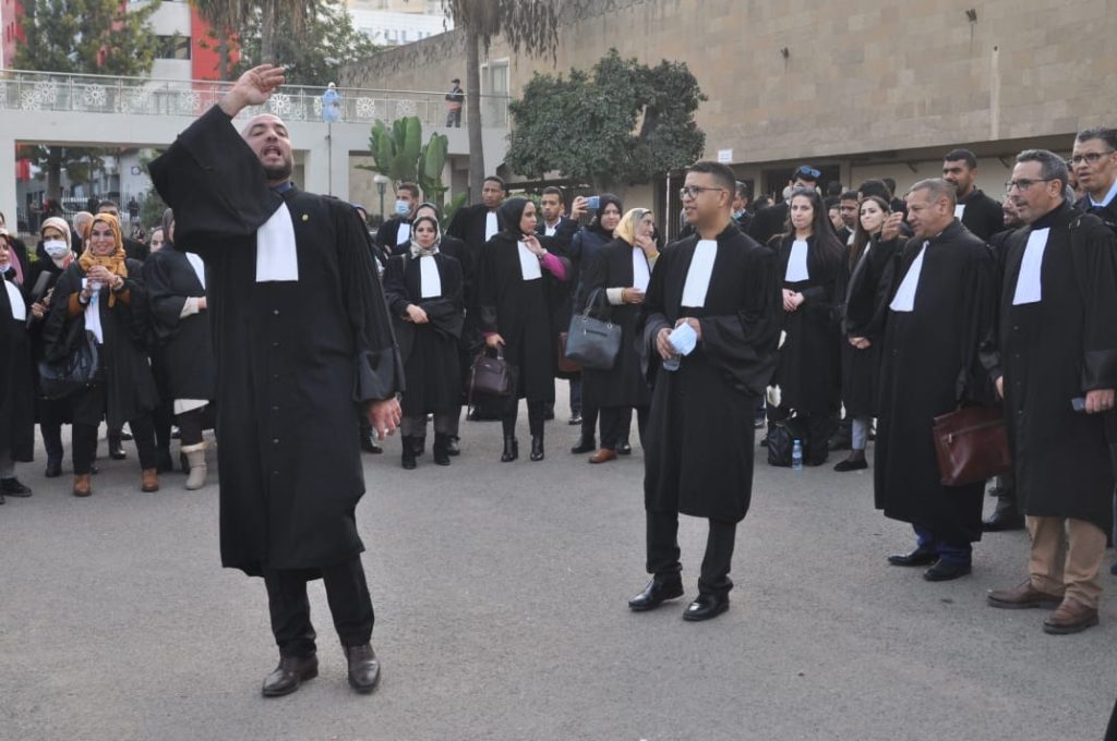 اتفاق ثلاثي لتذويب الخلاف حول إلزامية "الجواز الصحي" لولوج المحاكم يقسم هيئة المحامين بالبيضاء إلى مؤيد ومعارض