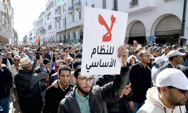 الأساتذة ينظمـون مسيرات احتجاجية تزامـنا مع لقاء النقابات التعليمية وفوزي لقجع الأساتذة ينظمـون مسيرات احتجاجية تزامـنا مع لقاء النقابات التعليمية وفوزي لقجع