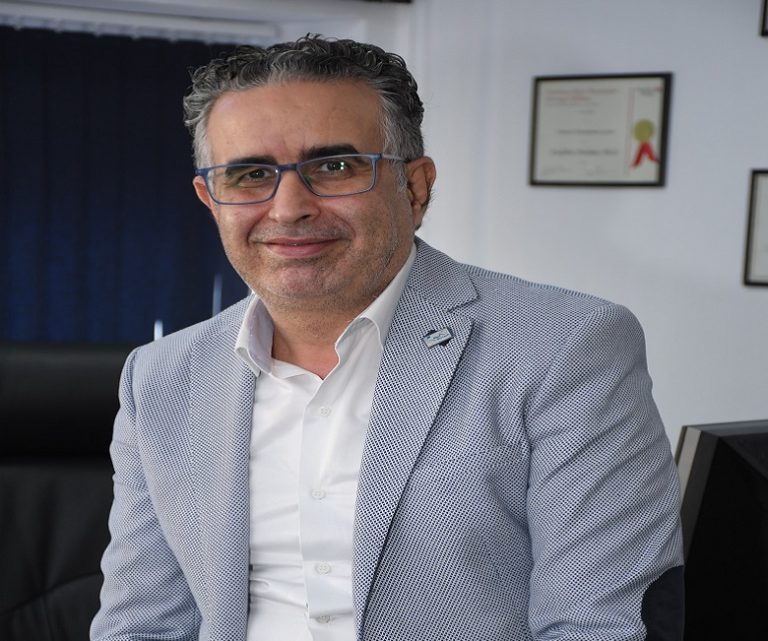 البروفيسور الابراهيمي: تسريع عملية التلقيح المخرج الوحيد من الأزمة الصحية