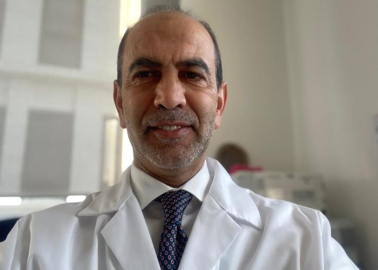 البروفيسور مصطفى الفاهيم: منظمة الصحة العالمية توصي بإنجاز قرابة 350 اختبارا ضمن 500 حالة للرصد الجينومي