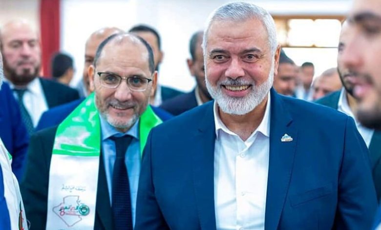 الجزائر تمنع سياسيا من السفر للقاء قادة حماس .. خبير: النظام يطلب ود الغرب الجزائر تمنع سياسيا من السفر للقاء قادة حماس .. خبير: النظام يطلب ود الغرب