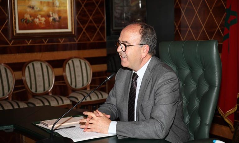 الجمعية الوطنية للإكوادور توشح بن شماس بميدالية الاستحقاق "خوسي خواكين دي أولميدو"