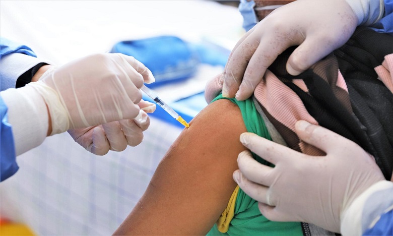 الدكتور سعيد عفيف يؤكد أنه تم تلقيح 107 آلاف شخص بالحقنة الأولى في يوم واحد