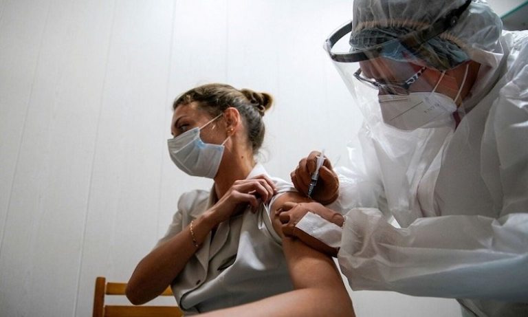 الدكتور عفيف: تلقيح الفئة العمرية بين 12 و17 سنة سترفع المناعة الجماعية وتحقق دخولا مدرسيا آمنا