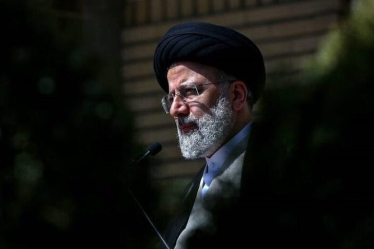 الرئيس الإيراني يتوعد إسرائيل بدفع الثمن