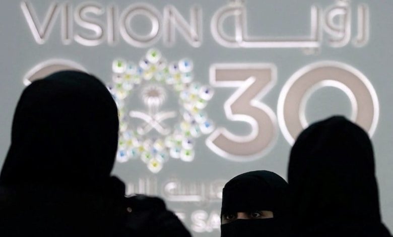 السعودية تقترض 11 مليار دولار لـ"رؤية 2030" السعودية تقترض 11 مليار دولار لـ"رؤية 2030"