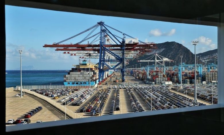 العجز التجاري للمغرب يتراجع بأزيد من 6 % العجز التجاري للمغرب يتراجع بأزيد من 6 %
