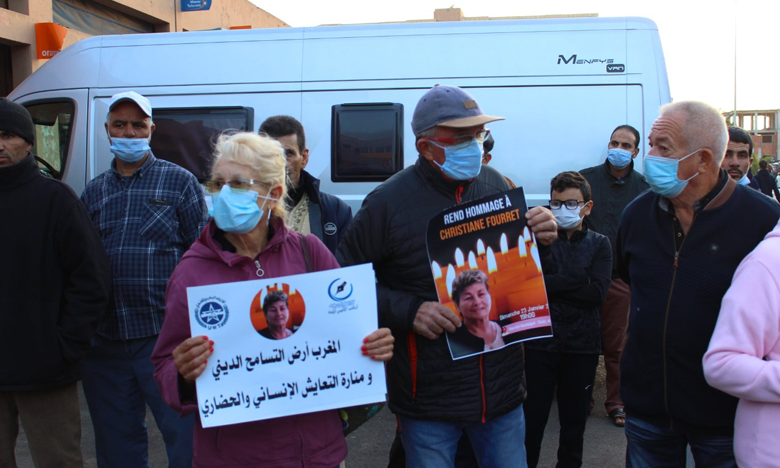 العشرات في وقفة بالشموع تضامنا مع الضحية الفرنسية عاشقة تيزنيت
