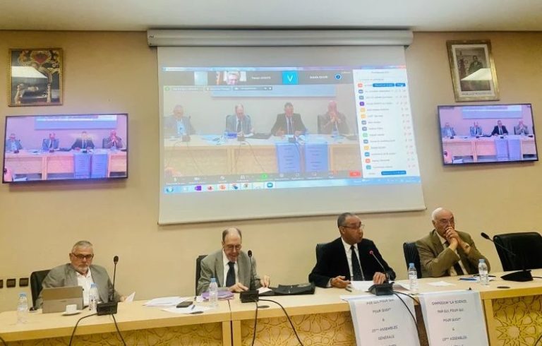 العمال العلميين.. دعوة لإشراك المجتمع العلمي في جعل العلم والتكنولوجيا في خدمة الرفاه الإنساني