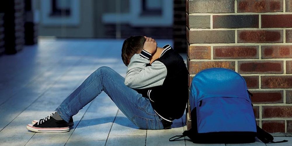 العنف بالوسط المدرسي .. سخرية مهينة وتنابز بالألقاب واعتداءات جسدية وتحرش وسرقات بالتهديد (دراسة)