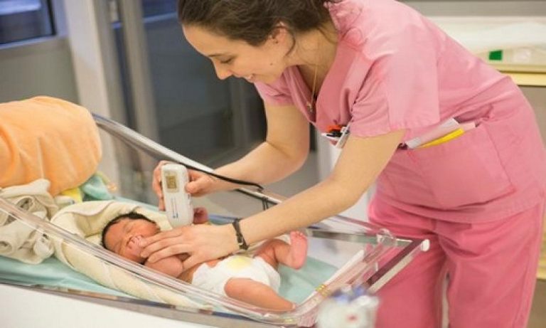 القابلات يطالبن بالتنصيص القانوني على تأسيس هيئة وطنية للمهنيين