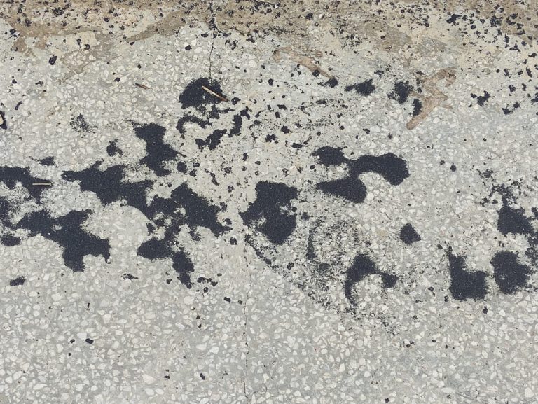 القنيطرة.. استفحال ظاهرة الغبار الأسود من جديد يثير استياء المواطنين وحماة البيئة يخضعون عينات للتحليل