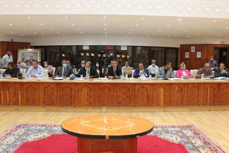 المجلس الجماعي لمراكش يؤجل المصادقة على 3 نقط أثارت جدلا قانونيا