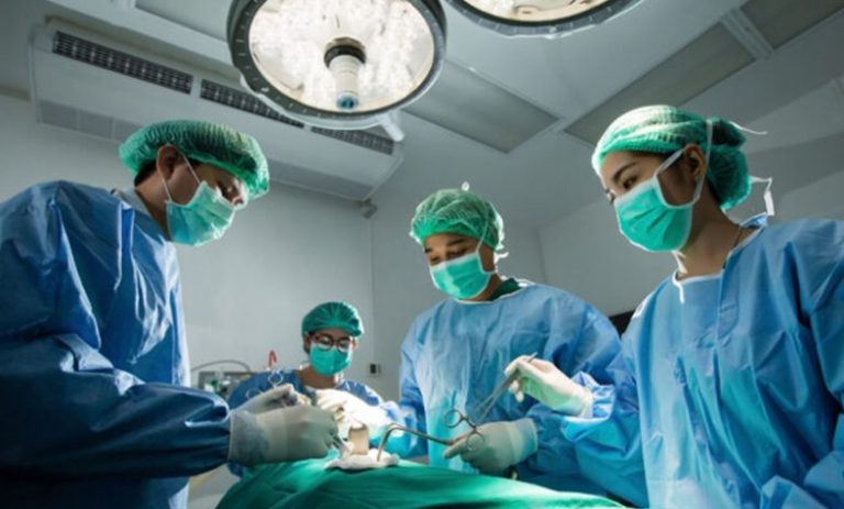 المعهد الوطني للأنكولوجيا يعلن نجاح ثاني عملية زرع كبد من متبرع حي