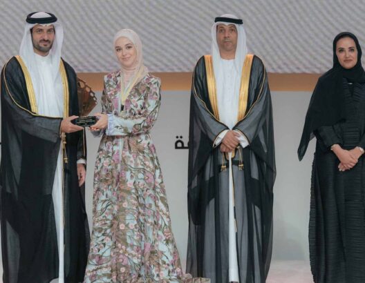 المغربية إحسان بنعلوش تفوز بجائزة أفضل شخصية مؤثرة عبر التواصل الاجتماعي بالعالم العربي