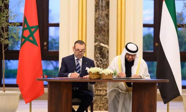 الملك ورئيس الإمارات يوقعان إعلان