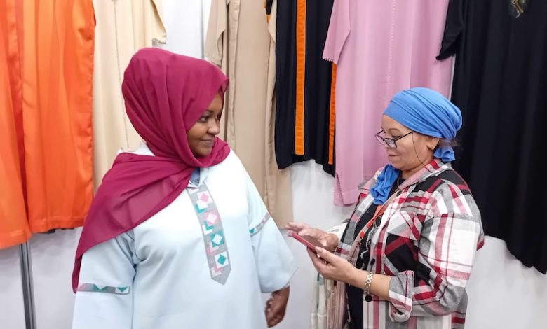 المنتوجات المغربية بنيروبي تحظى بإعجاب الكينيين .. ثقافة غنية وبلد ساحر المنتوجات المغربية بنيروبي تحظى بإعجاب الكينيين .. ثقافة غنية وبلد ساحر