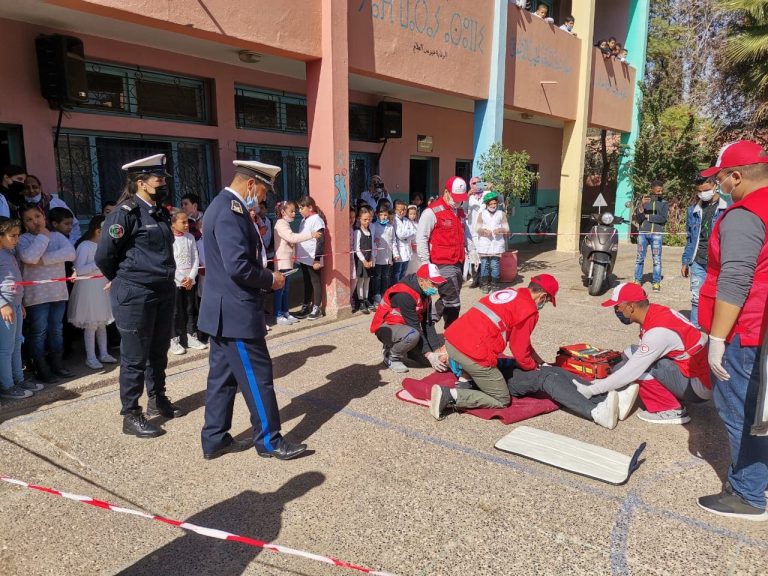 الهلال الأحمر المغربي بولاية مراكش ينشر ثقافة السلامة على الطريق في أوساط التلاميذ