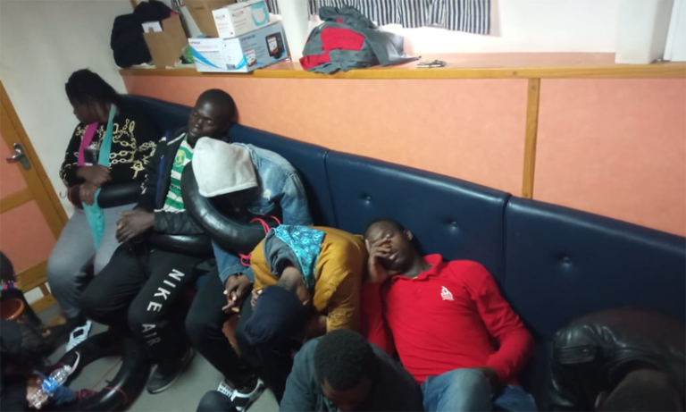 باخرة مغربية تنفذ 36 مهاجرا إفريقيا في رحلة هجرة غير شرعية في ثاني تدخل في أقل من أسبوع