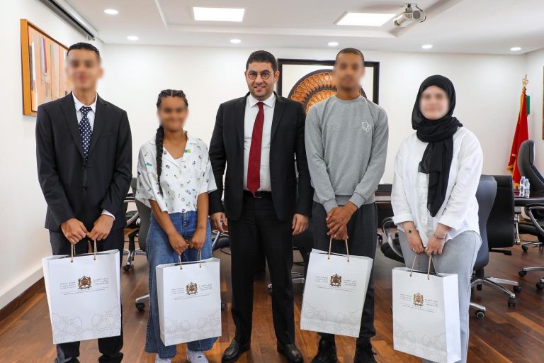 بنسعيد يستقبل تلاميذ مراكز حماية الطفولة المتفوقين في امتحانات الباكالوريا