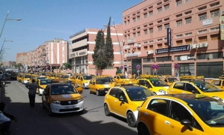 بني ملال: أرباب سيارات الأجرة الصغيرة يحتجون على قرار لفائدة الطاكسيات الكبيرة
