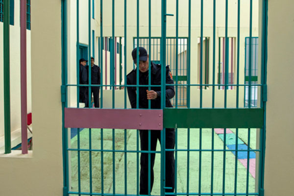 تحديد شروط وأوقات تقديم وجبات التغذية للأشخاص تحت تدبير الحراسة النظرية