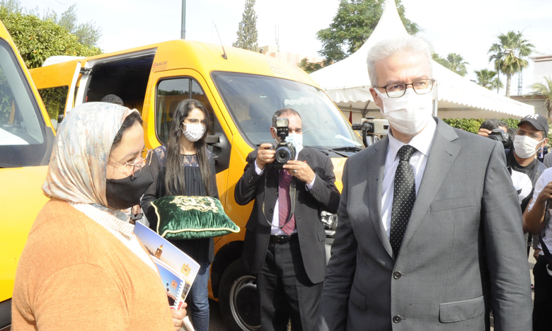 توزيع 11 حافلة للنقل المدرسي بمناسبة تخليد ذكرى إطلاق المبادرة الوطنية للتنمية البشرية بعمالة مراكش