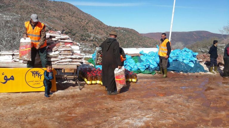 توزيع المساعدات على السكان المتضررين من موجة البرد القارس بإقليم خنيفرة