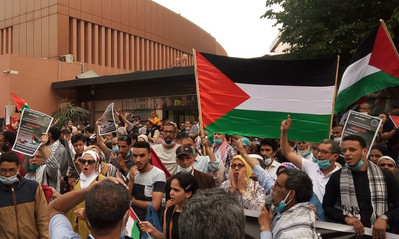 حقوقيون ومثقفون في وقفة احتجاجية حاشدة بمراكش تضامنا مع الشعب الفلسطيني