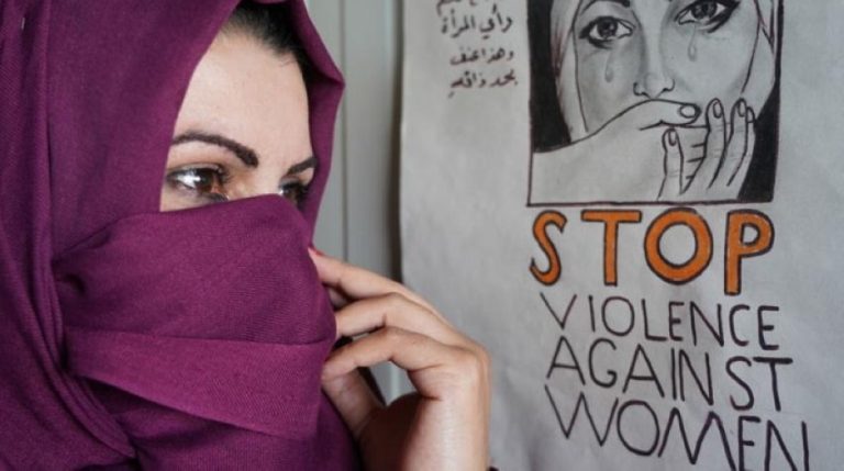 خبراء في الصحة والقانون ينكبون على دليل خاص بالتكفل بالنساء ضحايا العنف