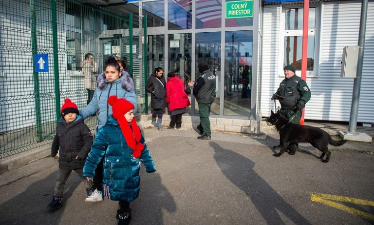 خلية الأزمة بوزارة الخارجية تجتمع بعائلات الطلبة المغاربة المقيمين في أوكرانيا