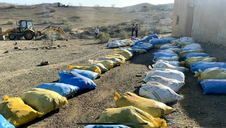 خنيفرة.. حجز طنين من فضلات الدواجن معدة لتسمين المواشي