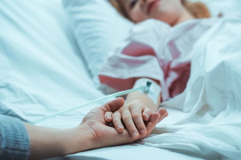 دعوة وزارة الصحة لتأمين التغطية الصحية الشاملة للمصابين بالأمراض النادرة