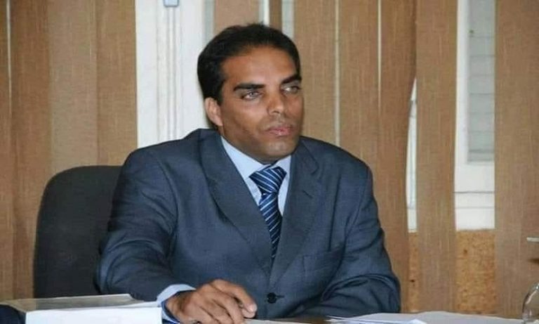 رحيل الكاتب والناقد إبراهيم الحجري صاحب "صابون تازة" و"البوح العاري"