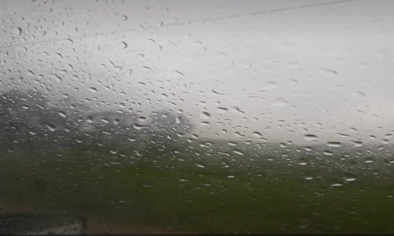 زخات رعدية قوية اليوم الجمعة وغدا السبت بعدد من الأقاليم