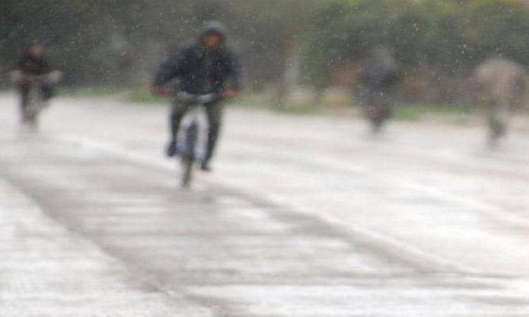 زخات رعدية قوية ورياح قوية يومي الأربعاء والخميس بعدد من الأقاليم