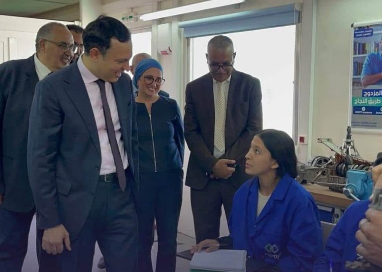 زلزال الحوز .. سكوري يزور قرية تكوينية لمتدربي مركز التأهيل المهني بتحناوت