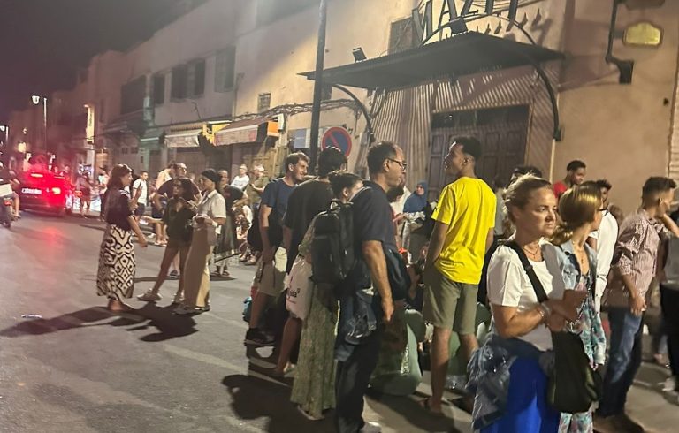 زلزال الحوز .. قتلى وجرحى بمراكش ومواطنون يقضون ليلتهم في العراء