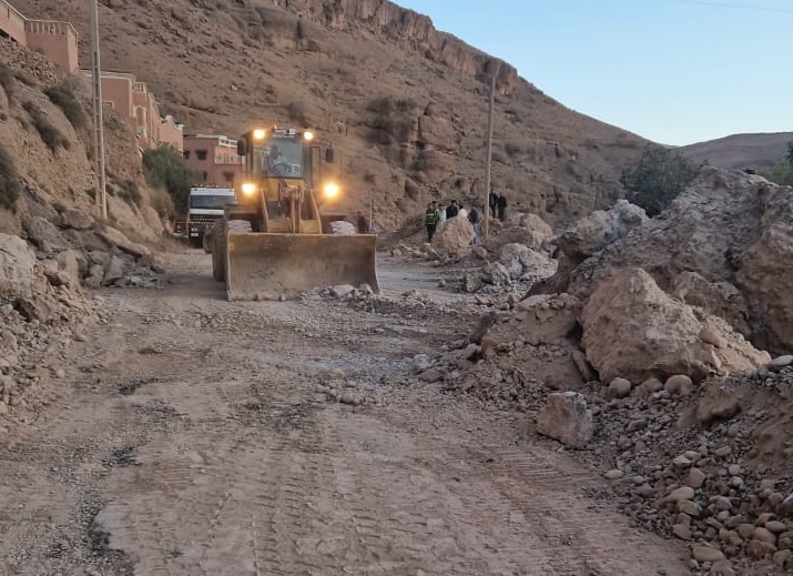 زلزال الحوز.. مواصلة فتح العديد من الطرق لإيصال المساعدات للساكنة المتضررة