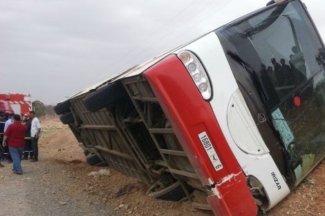 سطات.. إصابة 35 شخصا اثنان منهم إصابتهما خطيرة في حادث انقلاب حافلة لنقل المسافرين
