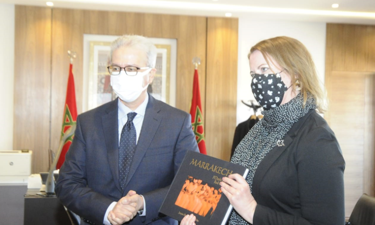 سفيرة كندا بالمغرب تطلع على خدمات مركز نموذجي للعلاجات الذاتية في مجال الصحة الجنسية والإنجابية بمراكش