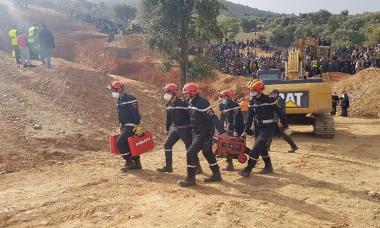 شفشاون .. فرق الإنقاذ لم تصل بعد للطفل ريان والجهود المتواصلة مكنت من تجاوز صخرة