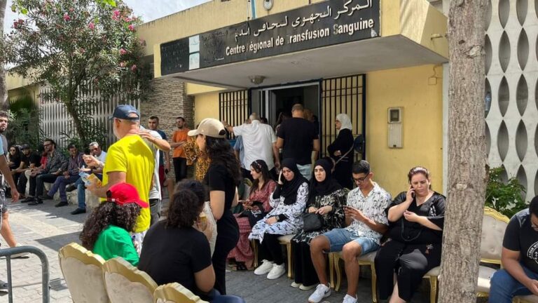طنجة : إقبال كبير من ساكنة المدينة وضواحيها على التبرع بالدم لفائدة ضحايا الزلزال