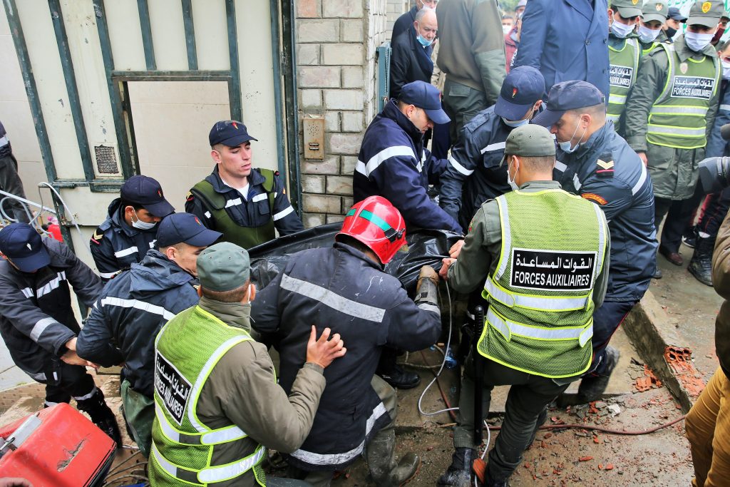 طنجة: قاضي التحقيق يودع السجن مالك "المعمل السري" للنسيج الذي أودى بحياة 28 شخصا "غرقا"