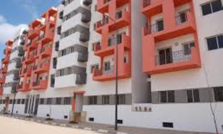 عامل إقليم النواصر ينصت لمشاكل متضررين من المشروع السكني بساتين بوسكورة