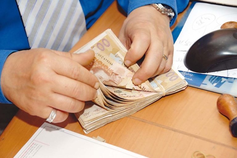 عجز السيولة البنكية يلامس 123 مليار درهم