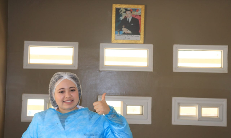 عفاف العم.. ملاك الرحمة بأجنحة كوفيد المستشفى الميداني في الدار البيضاء