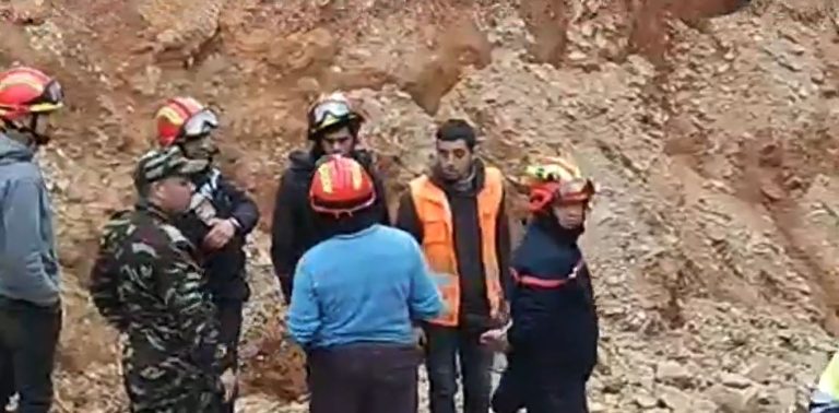 عمليات إنقاذ الطفل ريان تقترب بصعوبة وسط الترقب والحذر .. والدته "ما زلت على آمل استعادة ابني حيا"