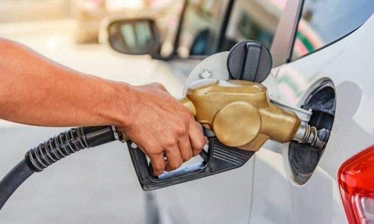 غلاء المحروقات يعجل بمراسلة 9 هيئات نقابية للنقل بسيارات الأجرة رئيس الحكومة