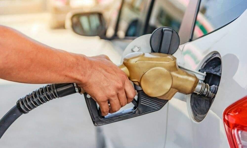 غلاء المحروقات يعجل بمراسلة 9 هيئات نقابية للنقل بسيارات الأجرة رئيس الحكومة